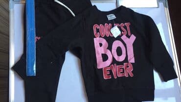 tünd qırmızı rənfli məktəbli forması: Oglan uchun dest 4 yash teze geyinilmemiw . 15 man LC Waikiki. Yaz — 1