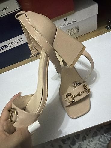 darag: Bej rəngli qadın sandal - Model: kvadrat burunlu, qalın dabanlı — 1