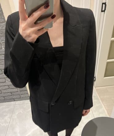 Zara pencəyi Ölçü XS, qara rəngdədir (boyum 166 sm). Pencək ideal — 5