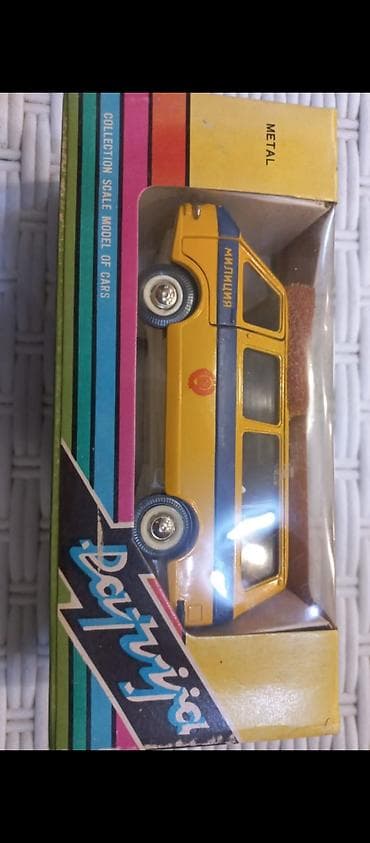 Kolleksiya üçün metal avtomobil modeli — “Milisiya” mikroavtobusu