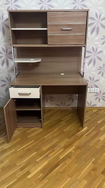 masa islenmis: Kompüter masası, İşlənmiş, Açılmayan, MDF, Kvadrat masa — 6