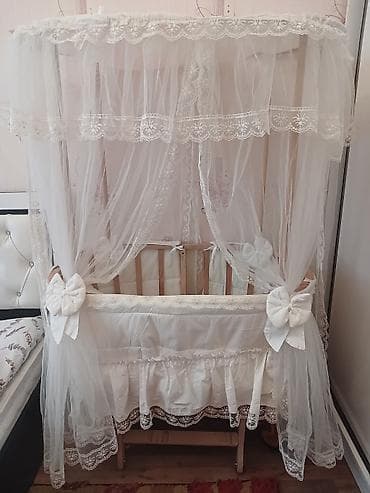 Oğlan və qız üçün, Dördbucaq, Beşik, Dəst ilə, Yellənmə mexanizm ilə