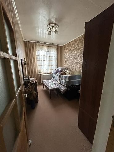 kiraye evler savalan: 3 otaqlı mənzil – geniş zal və ayrı-ayrı 2 yataq otağı. Zalda asma — 2