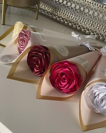 Saten güllər – dekorativ hədiyyə kompozisiyaları - Material: Yüksək at lalafo.az Saten güllər – dekorativ hədiyyə kompozisiyaları - Material: Yüksək