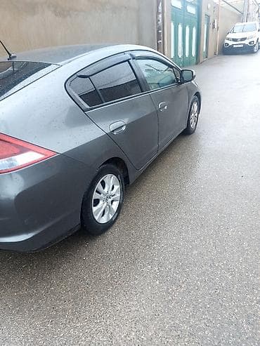 stop: Honda Insight hibrid hetçbek - Korpus: 5 qapılı hetçbek, tünd boz — 4