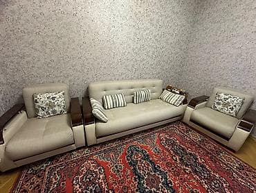 Bej rəngli yumşaq mebel dəsti açılır baza var - Komplekt: 3 nəfərlik