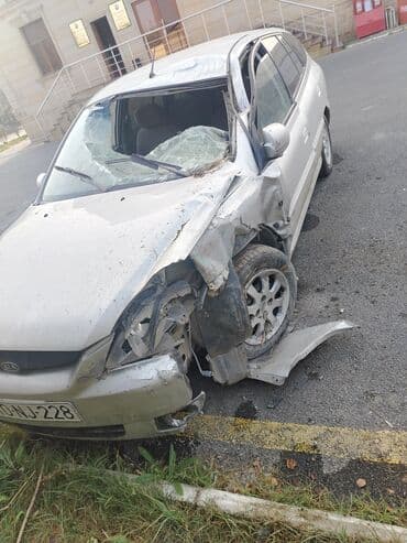 Kia Rio 2004 (sedan, gümüş rəng). Avtomobil tam komplekt kimi və ya