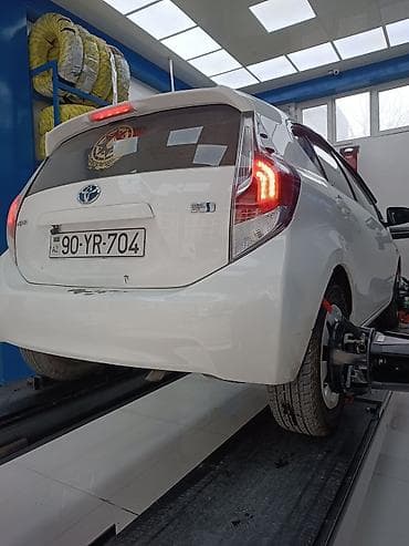 maşın ucun: Toyota Aqua Hybrid hatchback idyal vezyetdedir maşın sonda sizə qalmır — 3