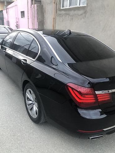 masin zapcast: BMW 740Li – uzun baza, lüks sedan. Xüsusiyyətlər: - Korpus: qara — 7