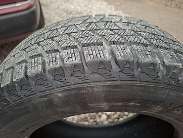 avtomobil yağları: Şin Nokian 215 / 60 / R 16 — 3