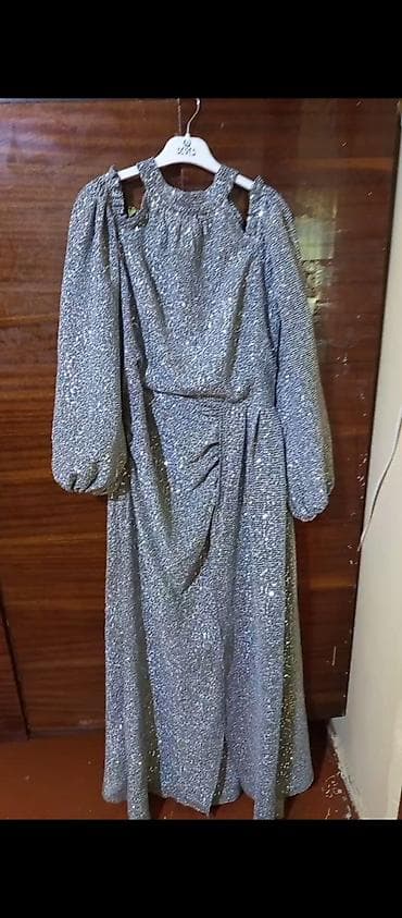 Gümüşü rəngli, tam parıltılı maxi ziyafət donu. - Material: parlaqlıq — 1