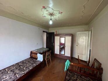 ipoteka ile satilan menziller: Bakı, 8-ci kilometr, 3 otaqlı, Köhnə tikili, m. Neftçilər, 71 kv. m — 6