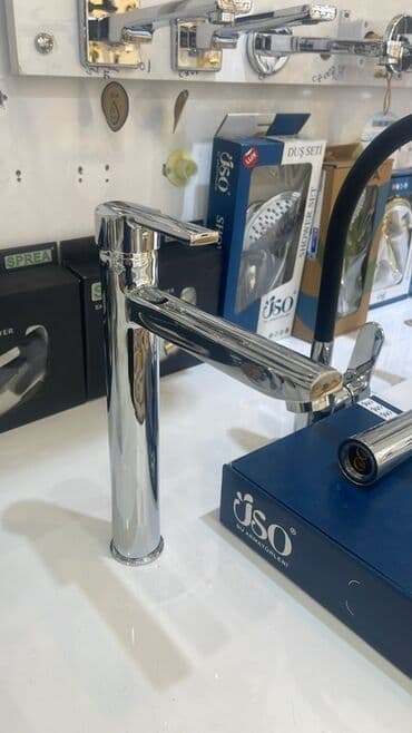 Mətbəx və ya hamam üçün uzun gövdəli, modern dizaynlı qarışdırıcı