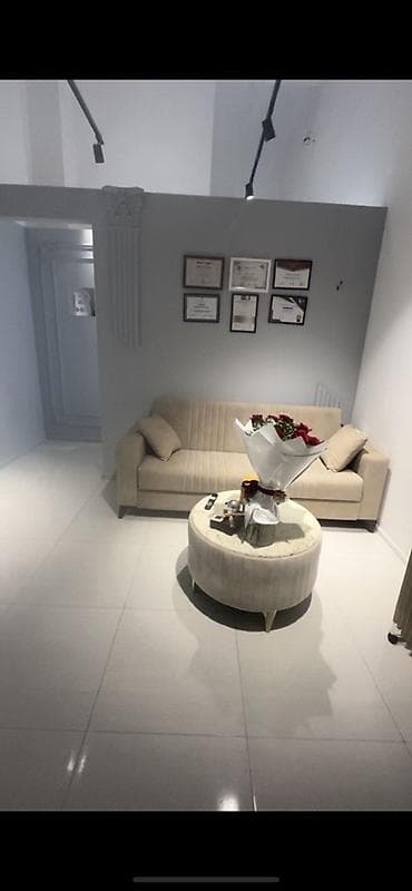 ofis divan: Bej rəngli salon dəsti – divan və dairəvi kofe masası - Stil — 2