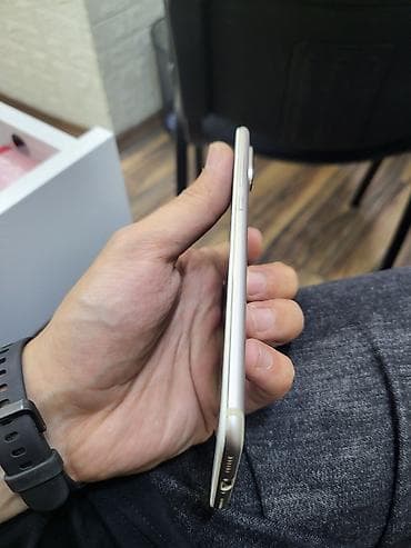philips xenium 9@9s: Xiaomi Mi A2, 32 GB, rəng - Qızılı, 
 İki sim kartlı — 4