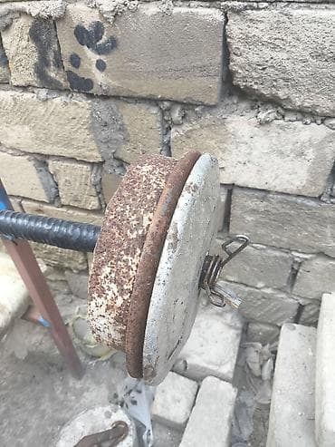 ştanq daşları: Jim leja skamyasi ve ustunde 75kilo stanq. Stanqin cekisi 45 kilodur — 4