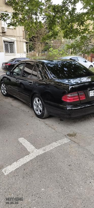 kon: Mercedes-Benz E-Class: 2.7 l | 2000 il Sedan — 7