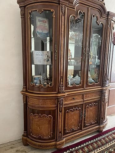 dekor ref: Klassik qonaq otağı mebel dəsti – güzgülü komod və vitrin şkafı - — 9
