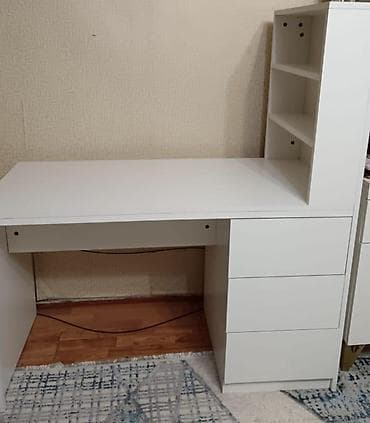 taxta masa: Ağ rəngli çoxfunksiyalı iş/oxu masası - Geniş stolüstü səth: laptop — 1