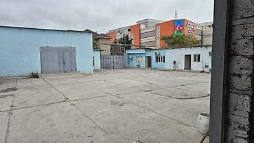 Bağ evləri: Ağ şəhər (city park mall yanı) anbar icarəyə verilir. Qapalı həyət — 1