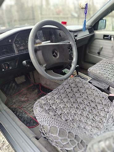 mersedes 190 sol guzgusu: Mercedes-Benz 190 (W201): 2 l | 1990 il Sedan — 8