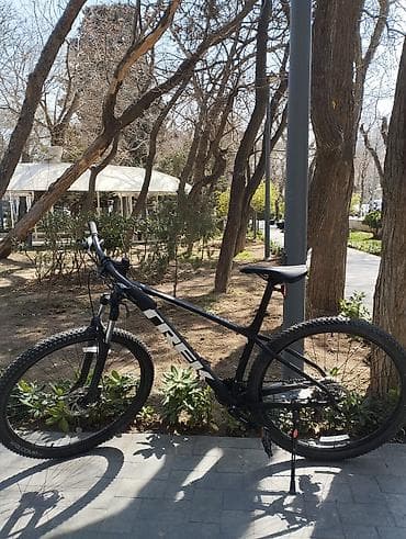 saft velosiped 29: Trek hardtail dağ velosipedi - Geniş, yüngül alüminium gövdə – qara — 1