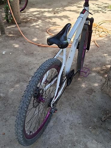 volta: Dirt/Street tipli velosiped - Rəng: ağ gövdə, bənövşəyi detallarla — 5