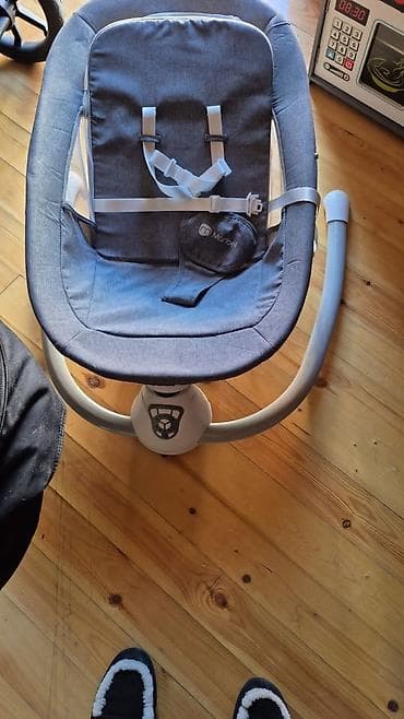 Oğlan və qız üçün, Beşik, Yellənmə mexanizm ilə