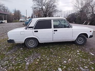 Продажа авто: VAZ 2107, ağ rəng, sedan kuzov. Texniki xüsusiyyətlər: - Benzin — 9