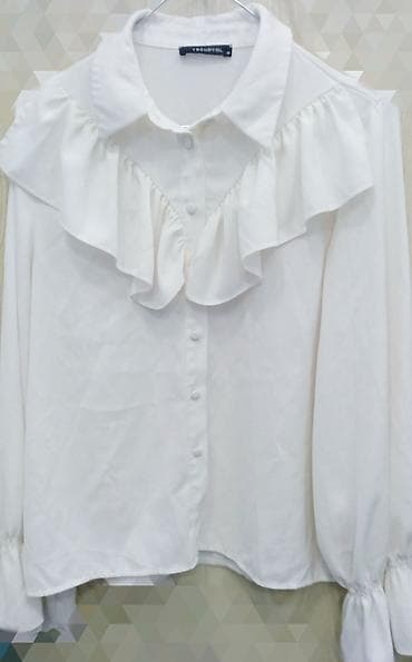 Brend: Trendyol Məhsul: Ağ qadın bluzası - Klassik yaxalıqlı, ön