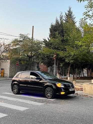 disk qabi: Kia Rio hatchback, qara rəng, maşın ideal veziyyetdedi maşını — 4