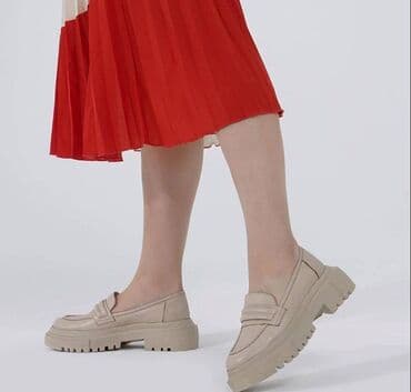 qara mokasinlər: Ölçü: 39, İşlənmiş — 4