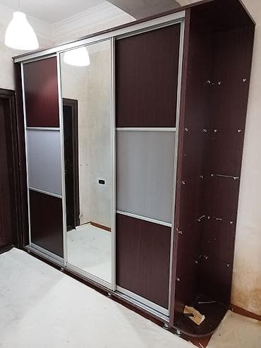reception masa: Təcili satılır mənzildən çıxmalıdır. Qiymət çox ucuz — 1