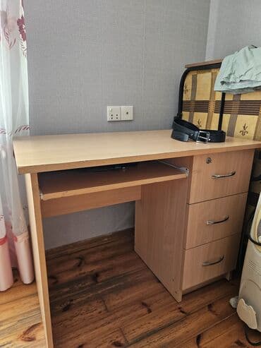 oyuncu koltuğu azerbaycan: Kompüter masası, İşlənmiş — 1