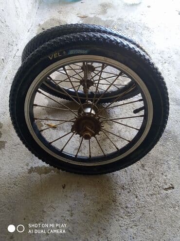 İki ədəd təkərli velosiped təkəri. Hər bir diskdə 28 mil var və qara lalafo.az -da İki ədəd təkərli velosiped təkəri. Hər bir diskdə 28 mil var və qara