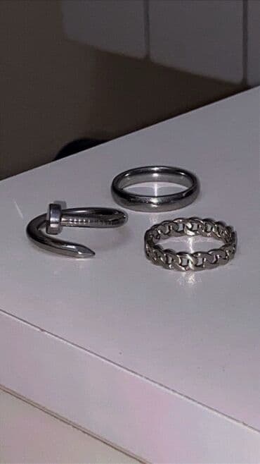 Eynəklər: 1 üzük – 3 manat. Taxılıb, amma çox səliqə ilə istifadə olunub, yeni — 1