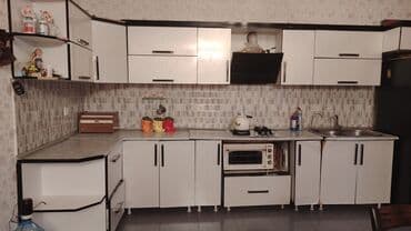 Pufiklər: Mətbəx mebeli dəsti - Rəng: ağ + qara xəttlər - Üst dolablar: bir — 1