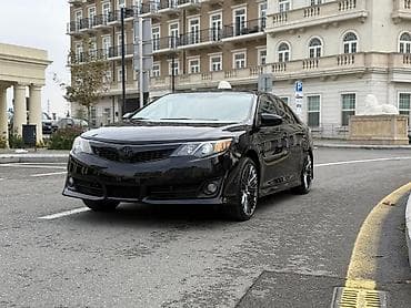 kamaz diski: Toyota Camry (VII nəsil, təxminən–2014 üslubu) – sedan, qara rəng — 4