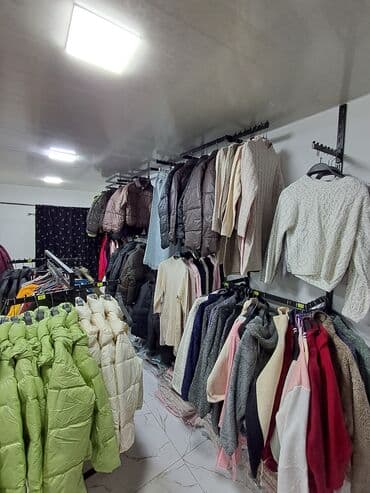 bakida magaza satilir: Salam əleykum. İnşaatçılar metrosuna ayaqla 5 dəq, Şərifzadə küçəsində — 2