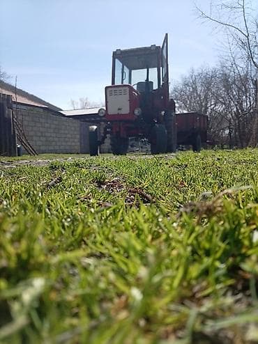 kompressor satisi kreditle: Qırmızı rəngli təkərli traktor - Kabinli, ön və damda işçi fənərləri — 2