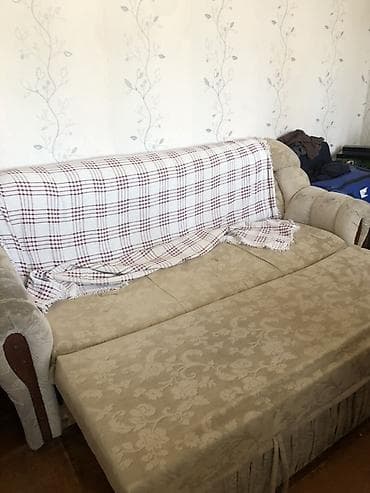 Çəkilişdə göstərilən divan - Tip: Açılan mexanizmli divan (yataq — 2