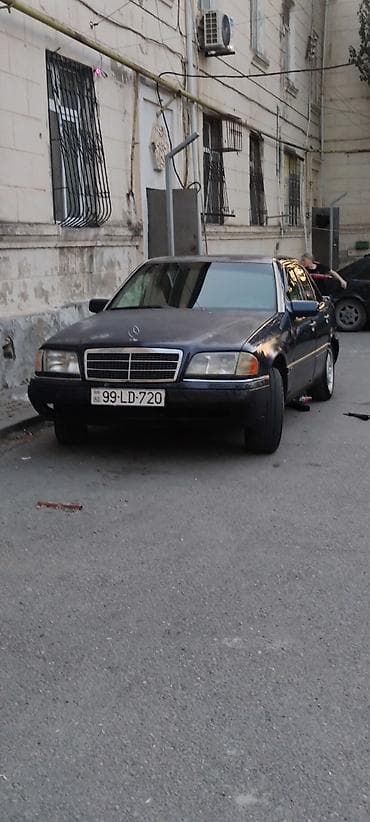 priora kapotu: Mercedes-Benz C220 sedan - Kuzov: W202, 4 qapı, tünd mavi rəng - — 1