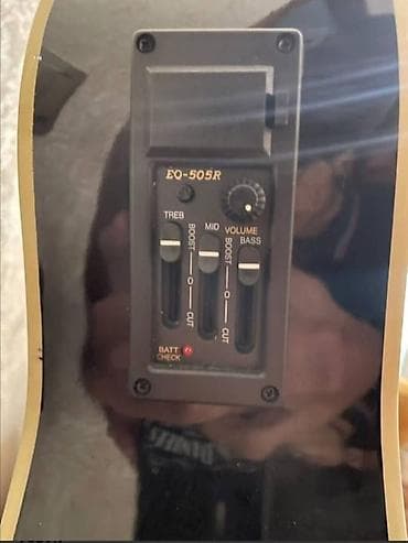 Elektro-klasik gitara – kəsikli (cutaway) korpus, qara lak örtük — 6