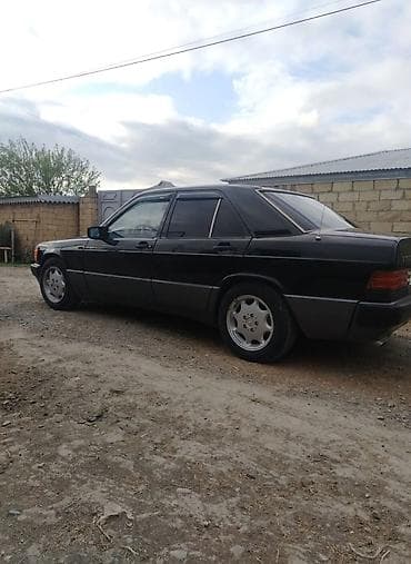 teker satişi: Mercedes-Benz 190 (W201): 2 l | 1990 il Sedan — 3