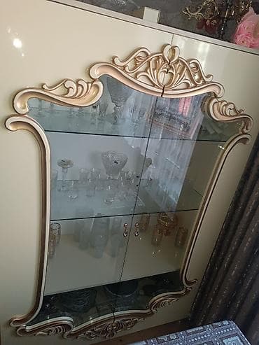 suse vitrinler: Şüşəli dolab vitrini — 1