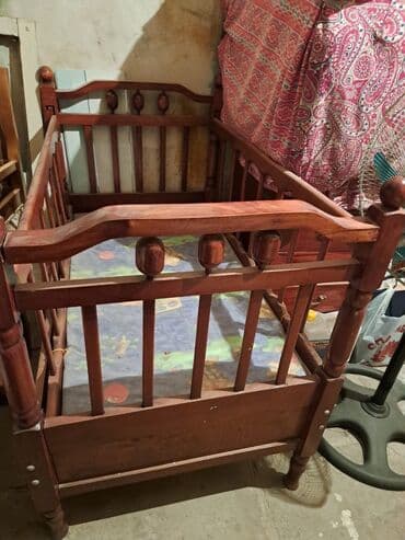 uşaqlar ucun taxta carpayılar: Oğlan və qız üçün, Dördbucaq, Beşik, Dəst ilə, Matras ilə, Yellənmə mexanizmsiz — 2