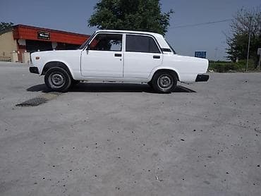 ford transit matoru: VAZ 2107, ağ rəng, sedan kuzov. Texniki xüsusiyyətlər: - Yanacaq — 3