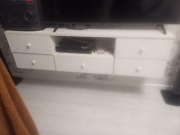 mebel desti: Düz TV altlığı, Polkalı — 1