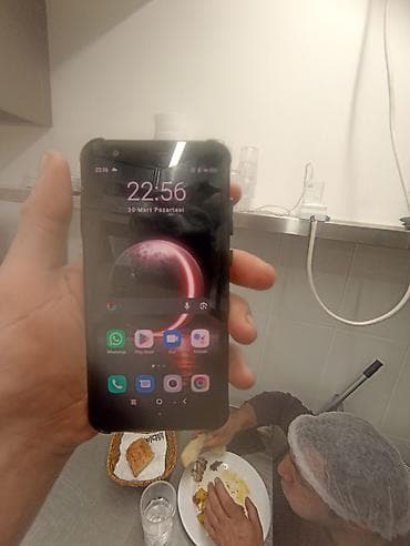 Mobil telefon və aksesuarlar: Sərt korpuslu Android smartfon Xüsusiyyətlər: - Ekran: toxunmaya — 5