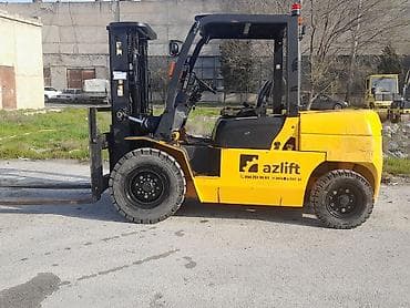 kompressor teh: Hanga markalı dizel forklift Texniki xüsusiyyətlər: - Yükqaldırma: 3 — 2